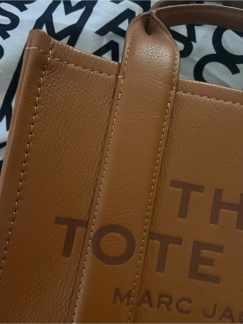 Marc Jacobs Leather The Tote SMALL size - Picture 8 of 15